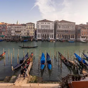  Apartment Design With Balcony On The Grand Canal R&r Italy